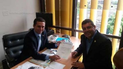 Adriano La Torre em reunião com deputado federal Pinato em Brasília