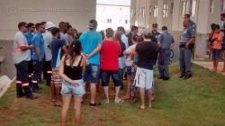 A Guarda Civil Municipal e a Polícia Militar de Rio Claro acompanharam os técnicos da concessionária Elektro no desligamento dos medidores de energia no residencial