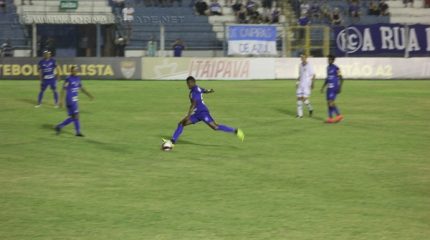 ADIANTE!: Azulão vem da vitória no Schmidtão por 1X0 com dois jogadores a menos sobre a Associação Desportiva São Caetano