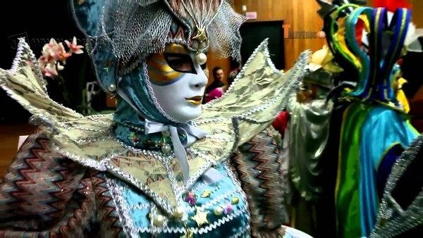 Para participar do Baile Veneziano da Sociedade Italiana, é obrigatório a todos o uso de máscara
