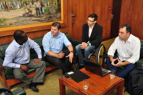 Parlamentar sugere parceria do município com clínica especializada em tratamento de feridas