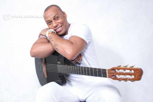 Délcio Luiz, (ex-integrante dos grupos Raça, Kiloucura e Fundo de Quintal)