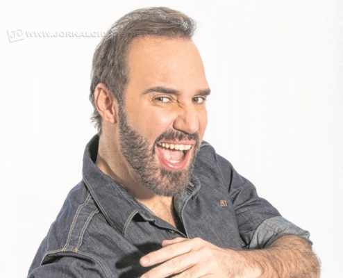 Diogo Portugal, humorista versátil que vai do stand-up comedy aos tradicionais esquetes, se apresenta em Rio Claro
