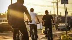 Não importa a finalidade, as bicicletas são presenças constantes pelas ruas da Cidade Azul (Foto: Donalis Delgado)