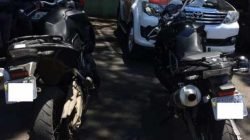 Motocicleta BMW foi apreendida pelos policiais. Veículo estava com numerações adulteradas
