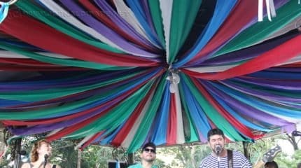Na foto do jornalista Adriel Arvolea, banda se apresenta no Coreto de Rio Claro durante as matinês que ocorreram no Jardim Público