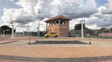 Uma reunião foi marcada para a próxima semana com a empresa responsável pela instalação da fonte; uma vistoria será feita no local, segundo a prefeitura