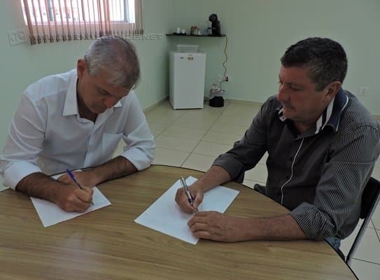 O vereador destacou a necessidade de fiscalização permanente para evitar a proliferação de lixões e depósitos de entulho em terrenos baldios, vias públicas e principalmente em áreas de proteção permanente