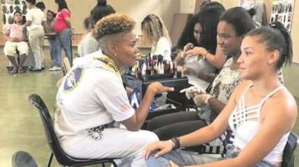 Vários locais da Cidade Azul recebem as atividades que integram o calendário do Mês da Mulher