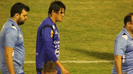 BAIXA NO AZULÃO: contundido, o craque Daniel Bueno deve ficar de fora do jogo deste domingo (26)