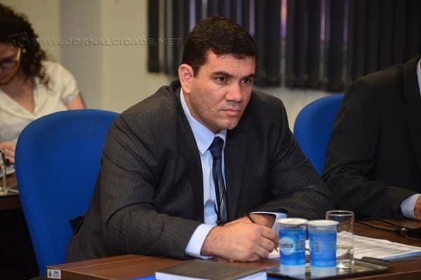 Líder do governo, Seron ressaltou importância de adiar votação do Plano Diretor para vereadores novos se inteirarem da propositura