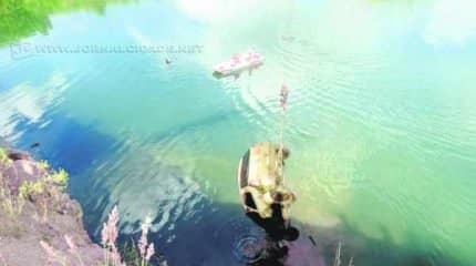 Veículos foram retirados pelo Corpo de Bombeiros, Polícia Civil e profissionais da prefeitura, que deram todo suporte para a operação