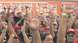 Trabalhadores saíram às ruas em protesto contra as recentes medidas do governo federal, principalmente as que envolvem seus direitos (Foto: Roberto Parizzoti/CUT)