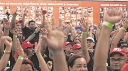 Trabalhadores saíram às ruas em protesto contra as recentes medidas do governo federal, principalmente as que envolvem seus direitos (Foto: Roberto Parizzoti/CUT)