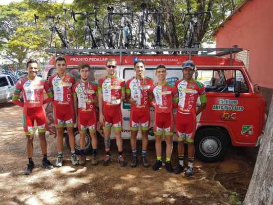 Equipe competiu a Clássica 100km em Capela do Alto (da esquerda para a direita, Lucas Couto, Alex, Murilo, Ricardo, Samitto, Lucas Juliano e Edilson)