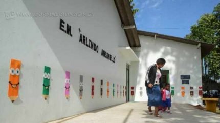 Escola municipal “Arlindo Ansanello” passou a funcionar na Rua 11 com Avenida 32 no bairro Santana.