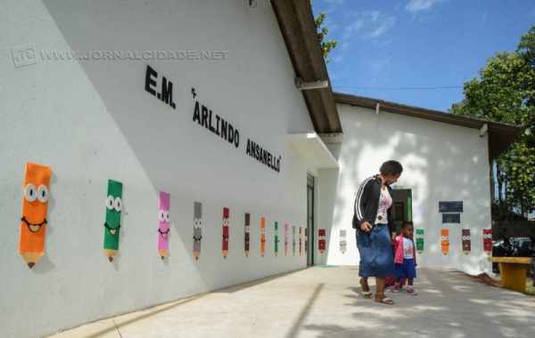 Escola municipal “Arlindo Ansanello” passou a funcionar na Rua 11 com Avenida 32 no bairro Santana.