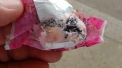 Os meninos brincavam em frente à casa em que vivem quando encontraram as balas próximo ao portão da residência. (Foto: Pronto Socorro de Caramelo)