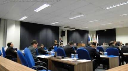 Na sessão da Câmara Municipal desta segunda-feira (24), vereadores votam reajuste aos servidores em segunda discussão