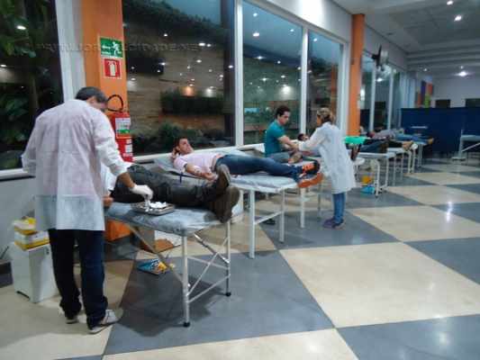 Durante a noite também acontece o cadastramento de voluntários no banco nacional de medula óssea