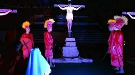 Cenas do espetáculo "A Paixão de Cristo" realizado no Ginásio de Esportes Felipe Karam no ano passado