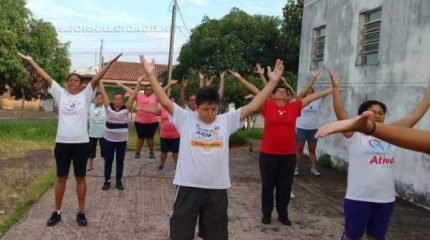 O Lian Gong (pronuncia-se "liam cum") foi criado em 1974 pelo ortopedista Zhuang Yuen Ming, que uniu princípios de antigas técnicas orientais a modernos preceitos da medicina ocidental