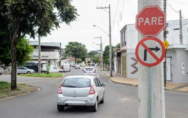Prefeitura alerta sobre importância de observar a sinalização de trânsito