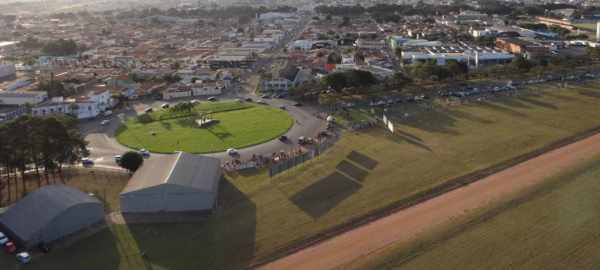 Na imagem, parte da área do Aeroclube de Rio Claro, local onde aviões de pequeno porte pousam. Novo Aeroporto Regional ficará em área entre Rio Claro e Iracemápolis, segundo Sec. da Aviação Civil