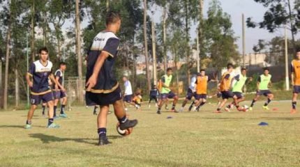 NA TABELA: o RCFC figura na décima colocação com apenas um ponto conquistado em três jogos