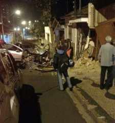 Com o impacto, além do dano material do automóvel a fachada da residência também foi danificada (Foto: Gabriel Gouvêa do grupo Rio Claro-SP)