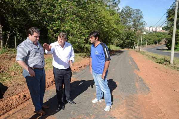 Há 13 anos, usuários reivindicam construção de passagem de pedestres no acostamento da Avenida dos Estudantes