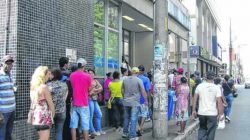 No mês de março, a agência da Caixa Econômica Federal na Rua 3 ficou lotada logo cedo