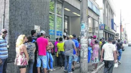 No mês de março, a agência da Caixa Econômica Federal na Rua 3 ficou lotada logo cedo