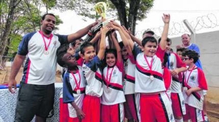 EM 2016: sub 9 do Mundo da Bola ergueu o Troféu de Campeão