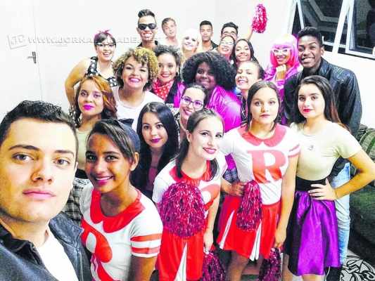 O Coral Encanto Jovem foi fundado em 2002 pela diretoria da Guarda Mirim, que atualmente tem como presidente Juarez Moura de Oliveira