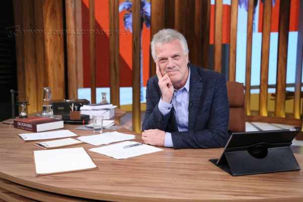 Pedro Bial no estúdio do seu novo programa na Globo. (Foto: Carol Caminha/GShow)