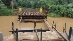 Nível do Ribeirão Claro está acima do normal e os riscos de acidentes no local são grandes (Foto: divulgação/Feena)