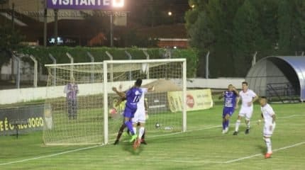 NÃO DEU! escrete azul e branco tentou até o fim, porém ficou para trás no duelo frente o Azulão do ABC,