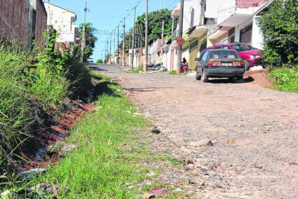 A Rua 19 com a Avenida 68, no Recanto Paraíso, é o trecho que apresenta pior situação. Além da situação do piso, até mesmo rede de água está exposta por falta de asfalto