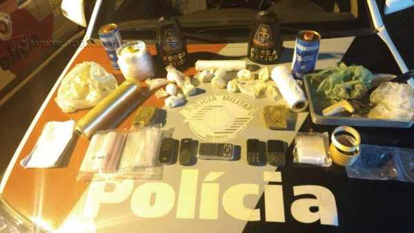 Drogas e equipamentos foram apreendidos pelos policiais militares