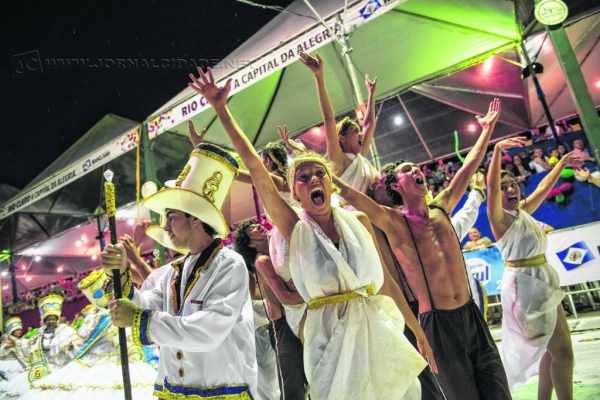 Escola de samba Unidos da Vila Alemã convida o público para festa junto à sua comunidade