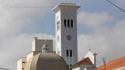 Com 180 batidas do sino a cada 24 horas, relógio da Igreja Matriz Santa Cruz dita horário há exatas cinco décadas