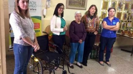 A arrecadação de lacres de alumínio, que é trocada por cadeira de rodas, é realizada na escola desde 2012. Nas duas trocas anteriores, as entidades beneficiadas foram Centro de Habilitação Infantil Princesa Victoria e Hospedaria de Emaús.