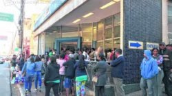 Agência da Rua 3, no Centro de Rio Claro, recebeu muitos trabalhadores para informações e saques