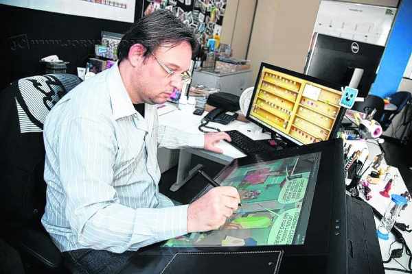 Clewerson Saremba, do projeto Arte a Bordo e criador no Estúdio Corvo, participou da produção do longa-metragem