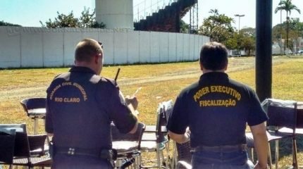 Segundo fiscalização, vendedor também não possuía licença para a comercialização dos