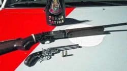 Uma espingarda “puma” calibre 38 foi apreendida juntamente com uma garrucha do mesmo calibre