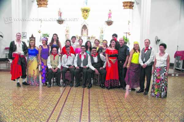 O coral “O Mensageiro” se destaca por apresentar um repertório variado, dinâmico e vozes que sempre emocionam o público