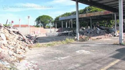 Espaço era alvo de reclamações há muitos anos e comerciantes da região central comemoram ação