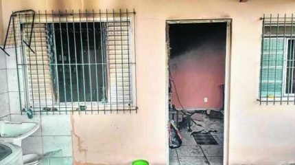 Equipe do Corpo de Bombeiros foi acionada e combateu o incêndio na tarde de terça-feira (1º) em Rio Claro